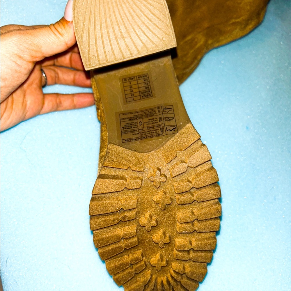 Over the knees chunky boot